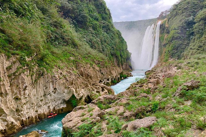 Tamul waterfall and water cave on a wooden canoe - Key things to know before you book