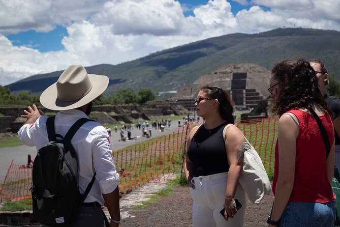 Teotihuacán 3 Pyramids Tour with Cave Breakfast + Transportation - Breakfast in a cool natural cave