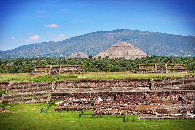 Teotihuacan & Basilica Guadalupe Tour with lunch - Lunch, tastings, and the shopping question