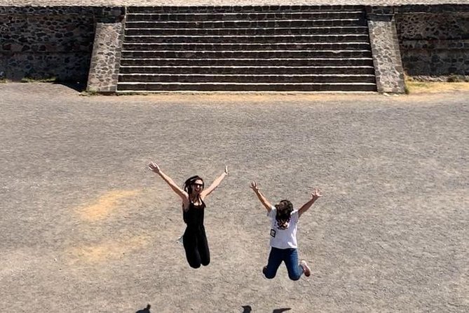 Teotihuacan Early Morning Tour: Avoid Crowds, & Expert Guide - Guides who make the stones easier to understand