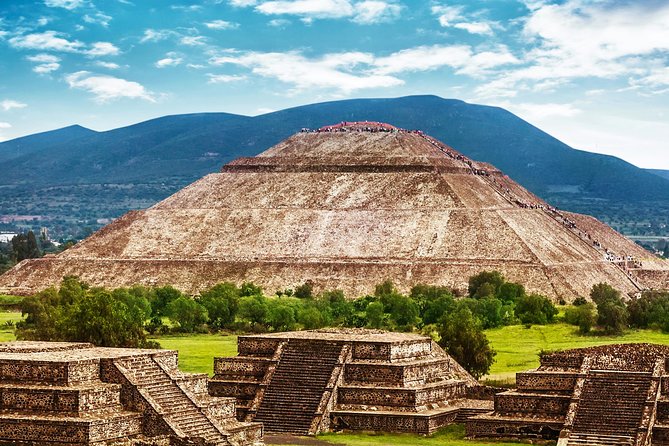 Teotihuacan & Guadalupe Shrine + Xochimilco, Coyoacán & Frida Kahlo Combo Tour - Why this two-day plan works for first-time visitors