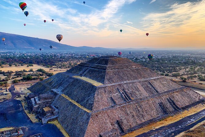 Teotihuacan Hot Air Balloon Flight from Mexico City / Volare - Boarding a shared basket