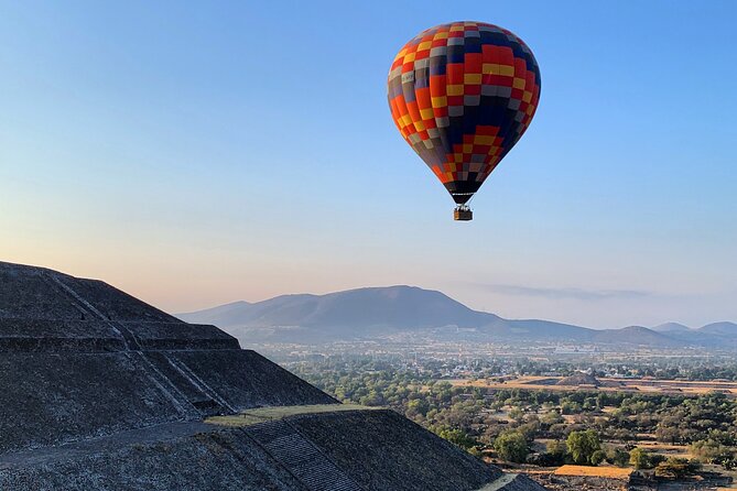 Teotihuacan Hot Air Balloon Flight from Mexico City / Volare - Mexican breakfast with mariachi music