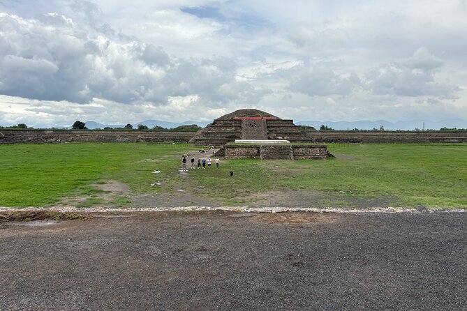 Teotihuacan Pyramids VIP Tour without Commercial Stops - What the guides add to the experience