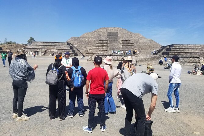 Teotihuacan Tour with Basilica of Guadalupe & Tlatelolco - The one-hour artisan and mineral demonstration