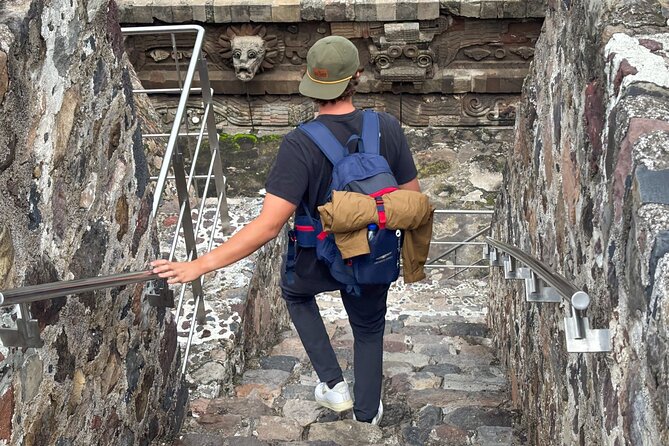 Teotihuacan without obligatory stops. No shops or restaurants. - Walking the Causeway of the Dead