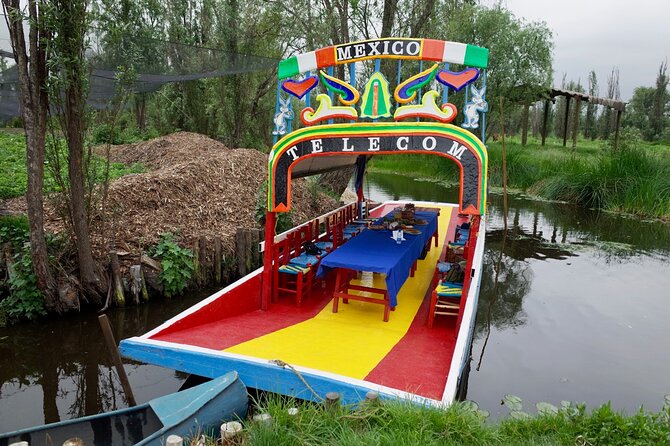 The City Green Exploring the Urban Eco Reserve of Xochimilco - Entering Mercado de Xochimilco hungry