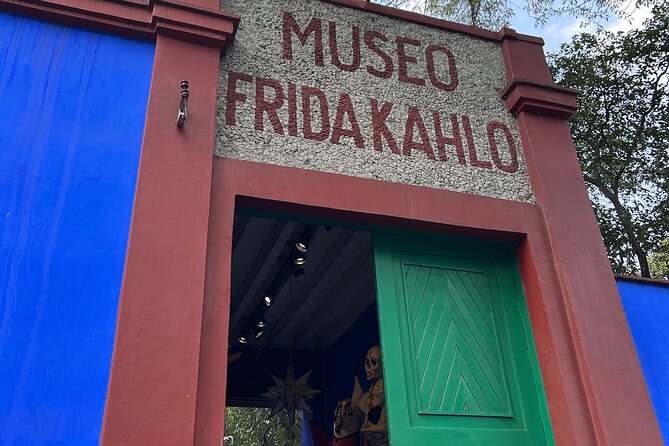 Ticket Museum Frida Kahlo and tasting in Coyoacan Market - Tostadas, fresh water, and Mexican chocolate