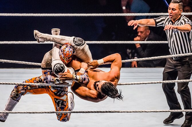 Ticket to Wrestling Show without lining up - What Happens Inside Barriecito