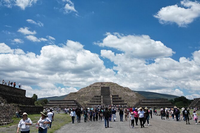 Tour to Teotihuacan with visit to ancient caves and CDMX transportation - Two hours among the Teotihuacan pyramids