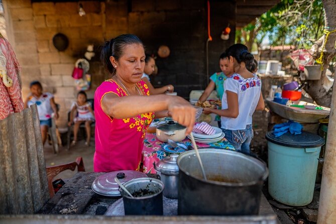 Unlock Teotihuacan Pyramids: Private Tour & Delicious Local Lunch - Arriving at the Teotihuacan site