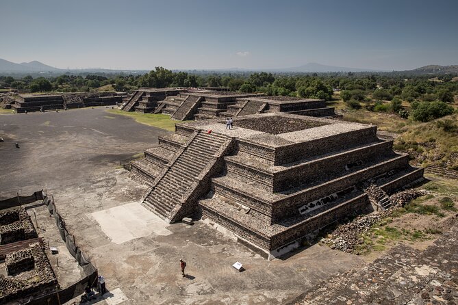 Unlock Teotihuacan Pyramids: Private Tour & Delicious Local Lunch - The Pyramid of the Sun and Quetzalcoatl views