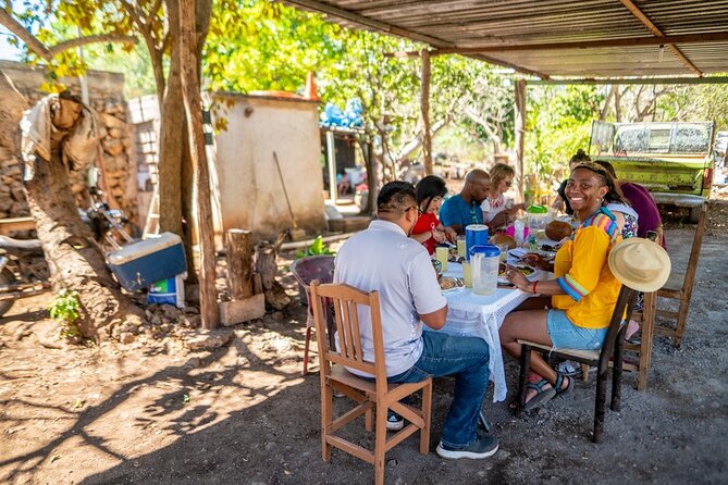 Unlock Teotihuacan Pyramids: Private Tour & Delicious Local Lunch - Lunch in a local family home