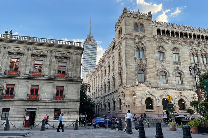 Walking Tour in Mexico City for Exploring their Cultural Heritage - Guide style and the human side of the walk