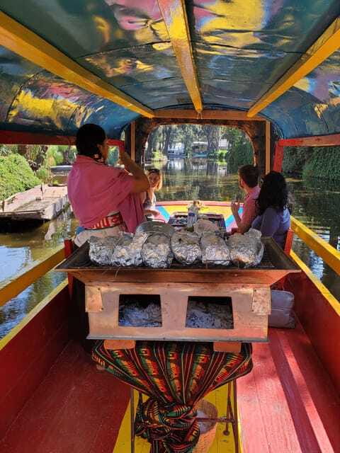 Xochimilco: Market, Food and Nature ¡All included! Tour - Lunch, a Torito toast, and the finish