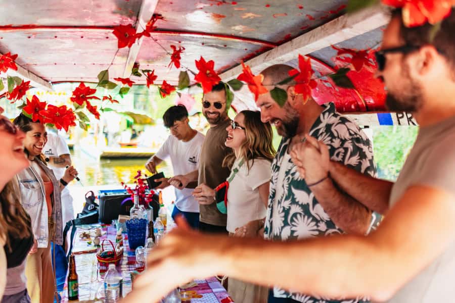 Xochimilco: traditional boat tour, culture, and fun. - Canals, chinampas, and seasonal flowers